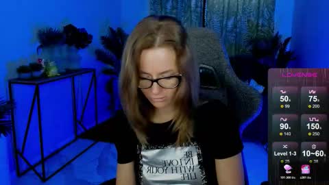 Snapshot of whitneypunnch chatting on 6, 11, 2025 whitneypunnch online show from 6, 11, 2025