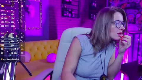 Snapshot of whitneypunnch chatting on 13, 11, 2025 whitneypunnch online show from 13, 11, 2025