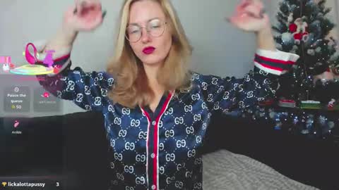 Snapshot of whitneypunnch chatting on 17, 12, 2025 whitneypunnch online show from 17, 12, 2025