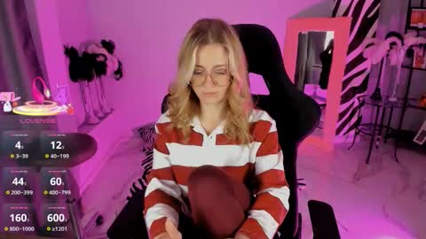 Snapshot of whitneypunnch chatting on 25, 2, 2026 whitneypunnch online show from 25, 2, 2026