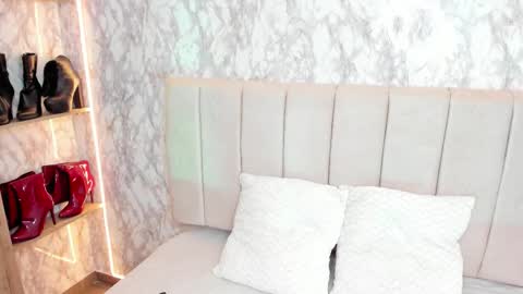 whitneyyfox online show from 28, 9, 2025