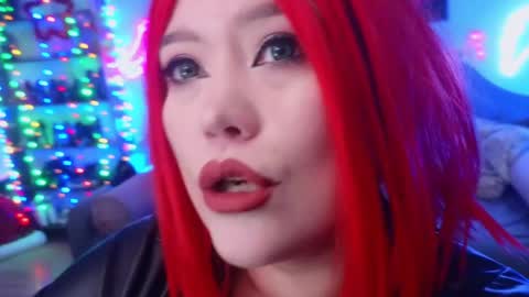 Laura  online show from 15, 12, 2024