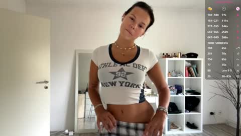 Mia online show from 26, 9, 2025