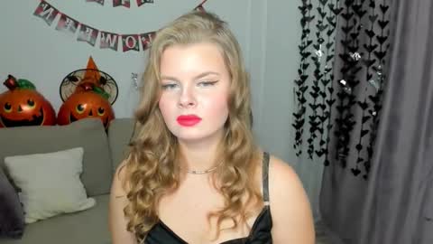 Snapshot of wildedesire chatting on 20, 10, 2025 wildedesire online show from 20, 10, 2025