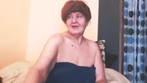 Snapshot of wildredcat chatting on 28, 4, 2026 WildRedCat online show from 28, 4, 2026