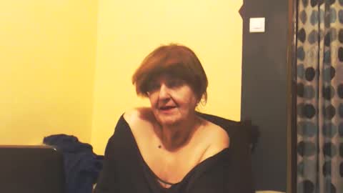 Snapshot of wildredcat chatting on 28, 4, 2026 WildRedCat online show from 28, 4, 2026