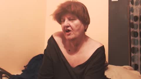 Snapshot of wildredcat chatting on 8, 5, 2026 WildRedCat online show from 8, 5, 2026