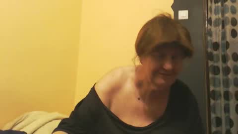 Snapshot of wildredcat chatting on 15, 5, 2026 WildRedCat online show from 15, 5, 2026