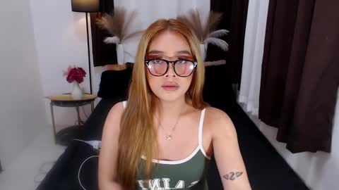 Snapshot of wildsassy0719 chatting on 12, 1, 2025 shea online show from 12, 1, 2025