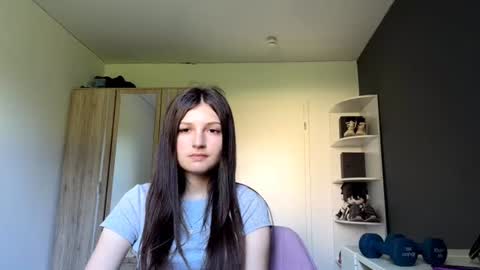 Snapshot of williemaemeachem chatting on 28, 6, 2026 Mari online show from 28, 6, 2026