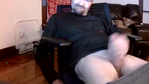 Snapshot of willydogg83 chatting on 7, 11, 2025 willydogg83 online show from 7, 11, 2025