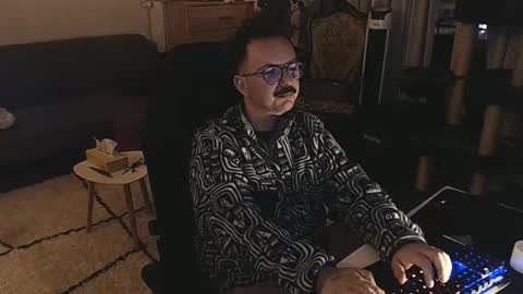 Snapshot of winnydepooh chatting on 5, 11, 2025 cream36 online show from 5, 11, 2025