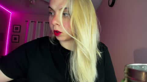 Snapshot of winter_miracle chatting on 26, 10, 2025 Winter Miracle online show from 26, 10, 2025