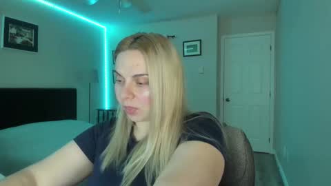 Snapshot of winter_miracle chatting on 10, 11, 2025 Winter Miracle online show from 10, 11, 2025