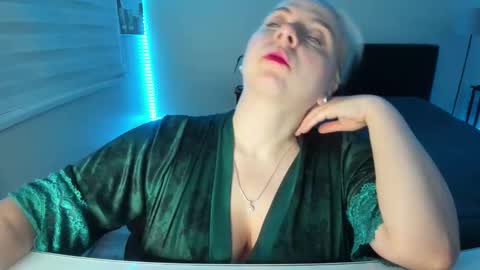 Snapshot of winter_miracle chatting on 23, 11, 2025 Winter Miracle online show from 23, 11, 2025