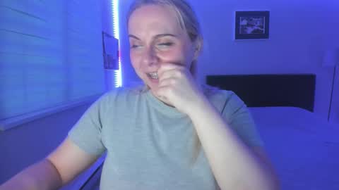 Snapshot of winter_miracle chatting on 1, 12, 2025 Winter Miracle online show from 1, 12, 2025