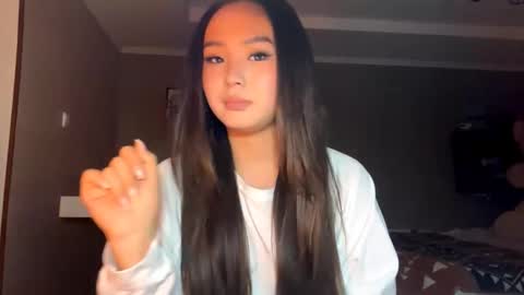 Snapshot of winterluchini chatting on 25, 10, 2025 Amina online show from 25, 10, 2025