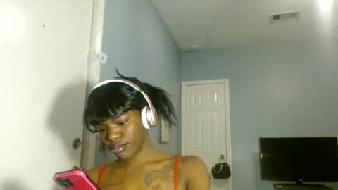 Snapshot of wishhwashy22 chatting on 16, 2, 2025 Chanel online show from 16, 2, 2025