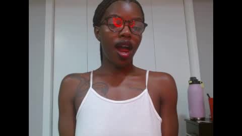 Snapshot of wishhwashy22 chatting on 27, 5, 2026 Chanel online show from 27, 5, 2026