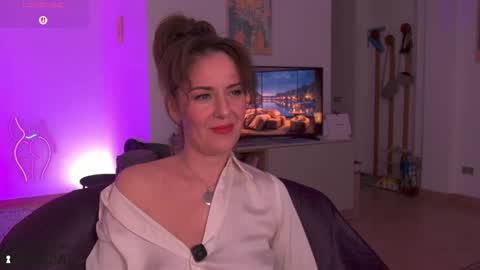 Witch in Silk online show from 25, 10, 2025