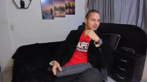 Magnus Dark independent model online show from 22, 12, 2025