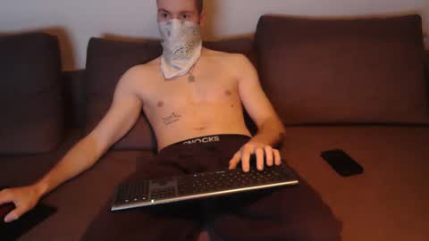 Snapshot of wolf021221 chatting on 13, 4, 2026 wolf021221 online show from 13, 4, 2026
