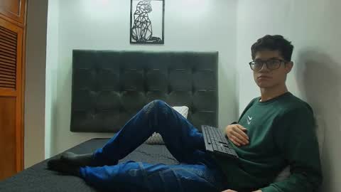 Snapshot of wolfan_sky chatting on 3, 2, 2025 W O L F online show from 3, 2, 2025