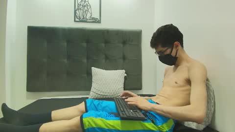 Snapshot of wolfan_sky chatting on 4, 2, 2025 W O L F online show from 4, 2, 2025