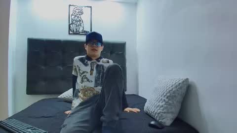 Snapshot of wolfan_sky chatting on 8, 2, 2025 W O L F online show from 8, 2, 2025