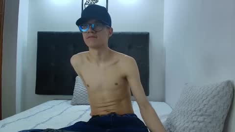 Snapshot of wolfan_sky chatting on 11, 3, 2025 W O L F online show from 11, 3, 2025