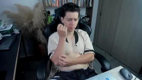 Snapshot of wolker_allan chatting on 24, 10, 2025 wolker_allan online show from 24, 10, 2025