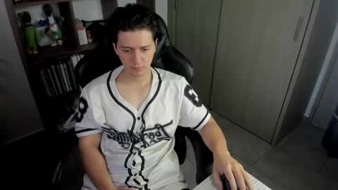 Snapshot of wolker_allan chatting on 11, 11, 2025 wolker_allan online show from 11, 11, 2025