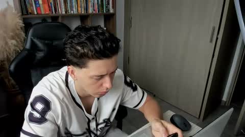 Snapshot of wolker_allan chatting on 16, 11, 2025 wolker_allan online show from 16, 11, 2025