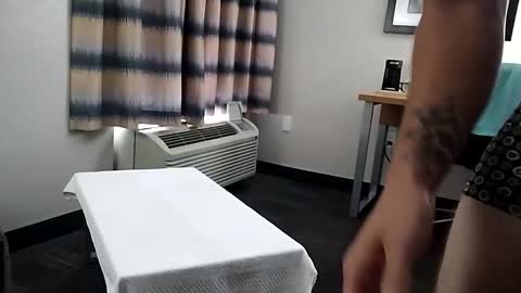 LongNThrobbn online show from 24, 9, 2025