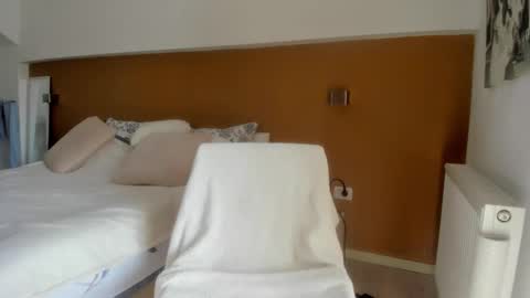 Snapshot of woolfiie chatting on 21, 10, 2025 Wolfie online show from 21, 10, 2025