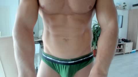 Snapshot of woolfiie chatting on 19, 11, 2025 Wolfie online show from 19, 11, 2025