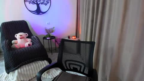 Snapshot of worldofkim chatting on 8, 10, 2025 dudetta Kim online show from 8, 10, 2025