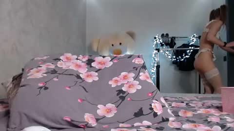 Snapshot of wow_blonde chatting on 12, 10, 2025 Lily online show from 12, 10, 2025