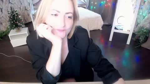 Snapshot of wow_co chatting on 19, 12, 2024 wow_co online show from 19, 12, 2024