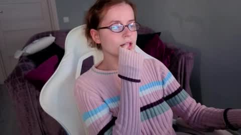 Snapshot of wow_luvng chatting on 21, 9, 2025 Rebecy online show from 21, 9, 2025