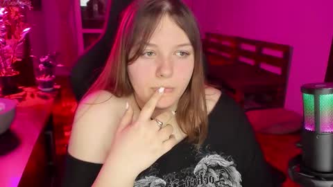 Snapshot of x_nirvana_x chatting on 23, 12, 2025 LOVE NERDS ONLY online show from 23, 12, 2025