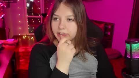 Snapshot of x_nirvana_x chatting on 6, 1, 2026 LOVE NERDS ONLY online show from 6, 1, 2026