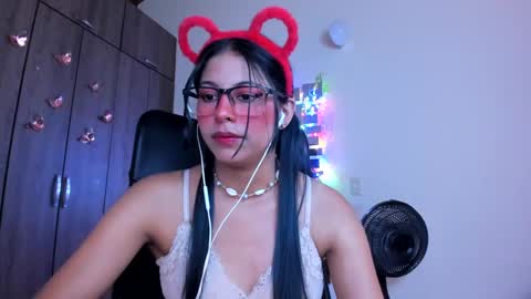 Snapshot of xallysonx_ chatting on 5, 1, 2025 XALLYSONX online show from 5, 1, 2025