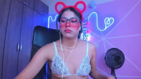 Snapshot of xallysonx_ chatting on 1, 2, 2025 XALLYSONX online show from 1, 2, 2025