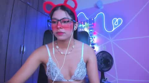 Snapshot of xallysonx_ chatting on 4, 2, 2025 XALLYSONX online show from 4, 2, 2025