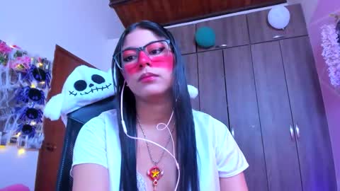 Snapshot of xallysonx_ chatting on 13, 10, 2025 XALLYSONX online show from 13, 10, 2025