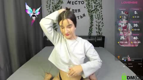 Snapshot of xangel_bunny_x chatting on 23, 10, 2025 Lola online show from 23, 10, 2025