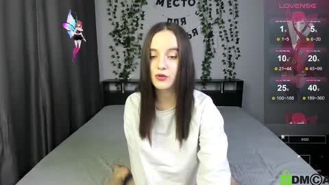 Snapshot of xangel_bunny_x chatting on 12, 11, 2025 Lola online show from 12, 11, 2025