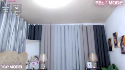 I LOVEE TO TRAVEL AROUND THE WORLD online show from 13, 2, 2025