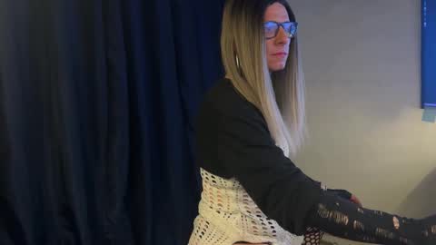 Snapshot of xdresserwithass588292 chatting on 21, 11, 2025 xdresserwithass online show from 21, 11, 2025